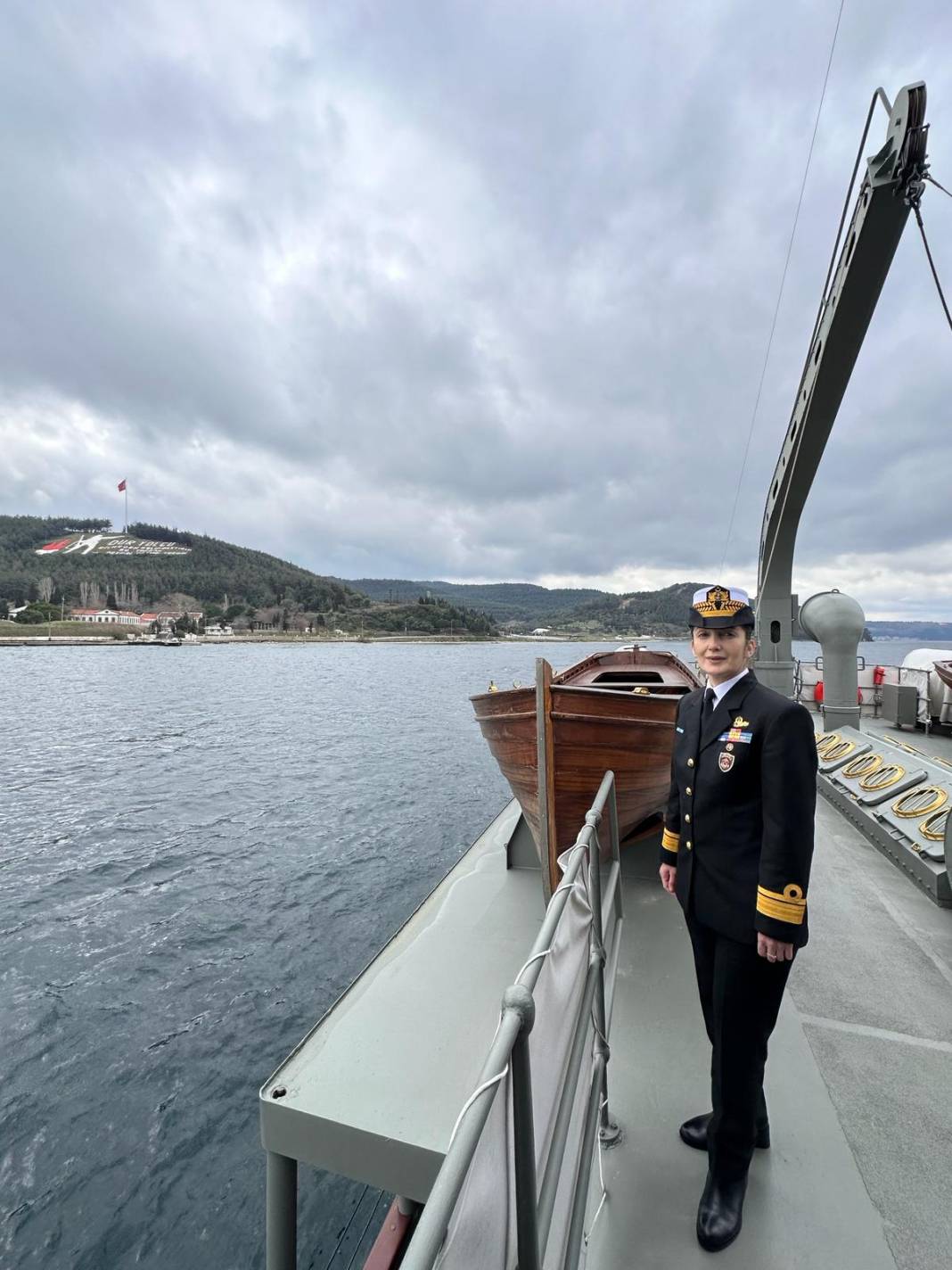 İlk kadın amirali Gökçen Fırat Deniz Harp Okulu öğrencileriyle TCG Nusret'te buluştu 20